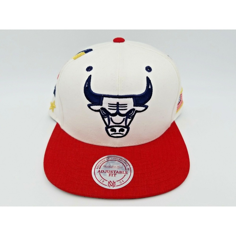 Mitchell & Ness Chicago Bulls Snapback NBA Hat American Flag White Red VO65Z